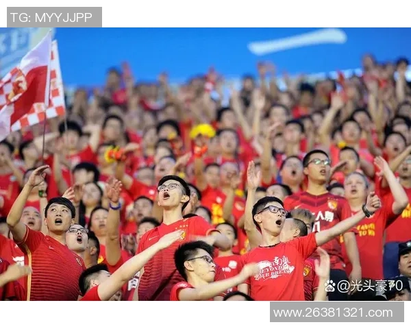 足球明星积极互动与粉丝分享心声的温暖瞬间